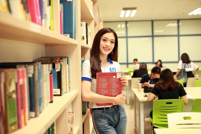 Choáng với khả năng tiếng Anh của Á hậu Phương Nga tại Miss Grand ảnh 4