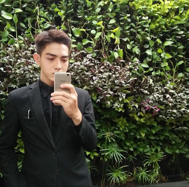 'Hot boy bàn bên' ĐH Tôn Đức Thắng khiến dân mạng rần rần tìm kiếm ảnh 7