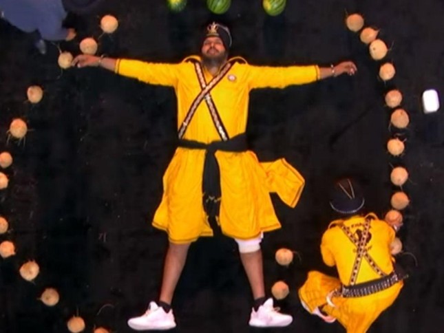 'America’s Got Talent' xuất hiện tiết mục phải có 'thần kinh thép' mới dám xem ảnh 2