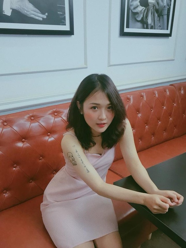 Hot girl cưỡng hôn đồng giới Dương trong 'Về nhà đi con' ngoại truyện là ai? ảnh 4