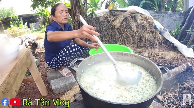 Fan gửi 'tâm thư' yêu cầu con trai để video bà Tân Vlog chân thật như trước ảnh 3