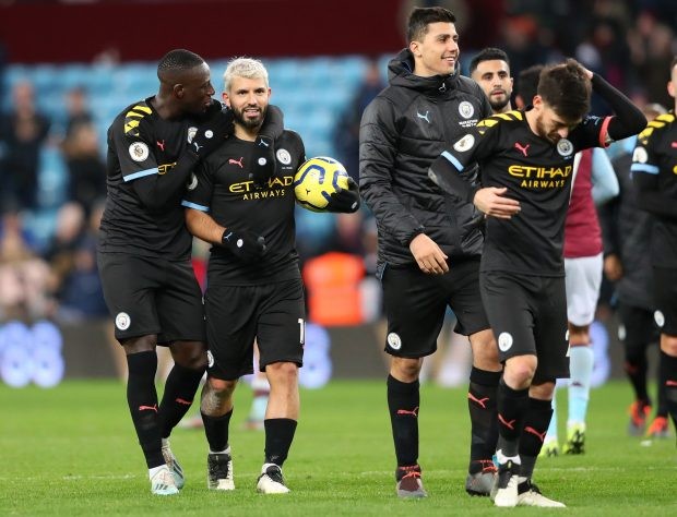 Cầu thủ Man City mở tiệc sex với 22 người mẫu ảnh 1