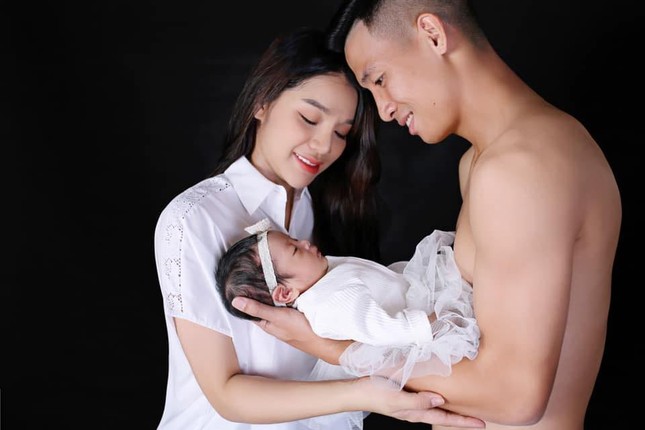 Phát 'sốt' với số tiền mà trung vệ Bùi Tiến Dũng lì xì bà xã ảnh 2