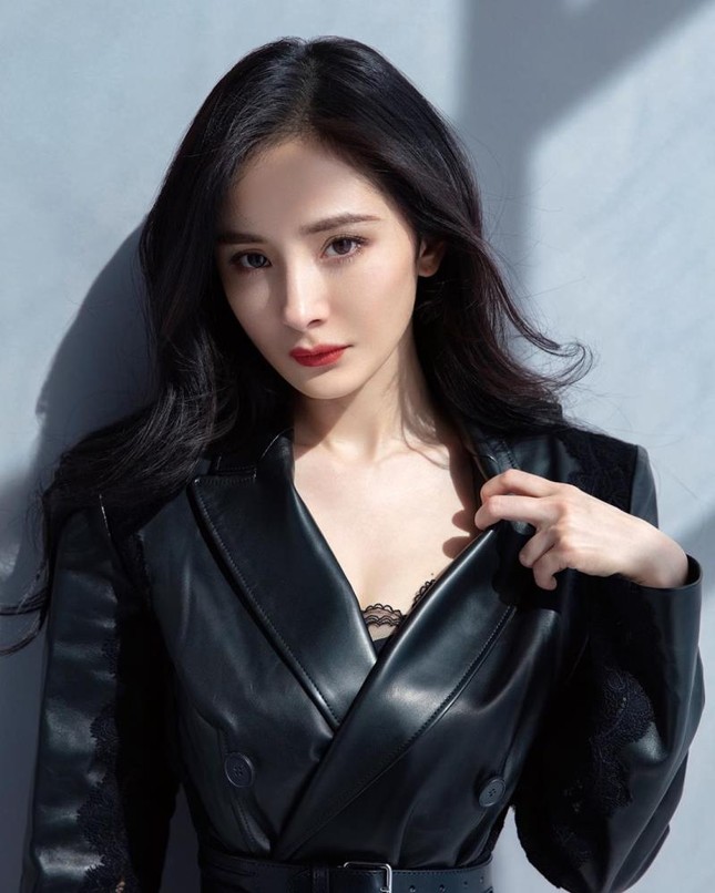 Showbiz 31/1: Video Ngọc Trinh khoe chân ngực nóng bỏng có lượt xem ‘khủng’ ảnh 7