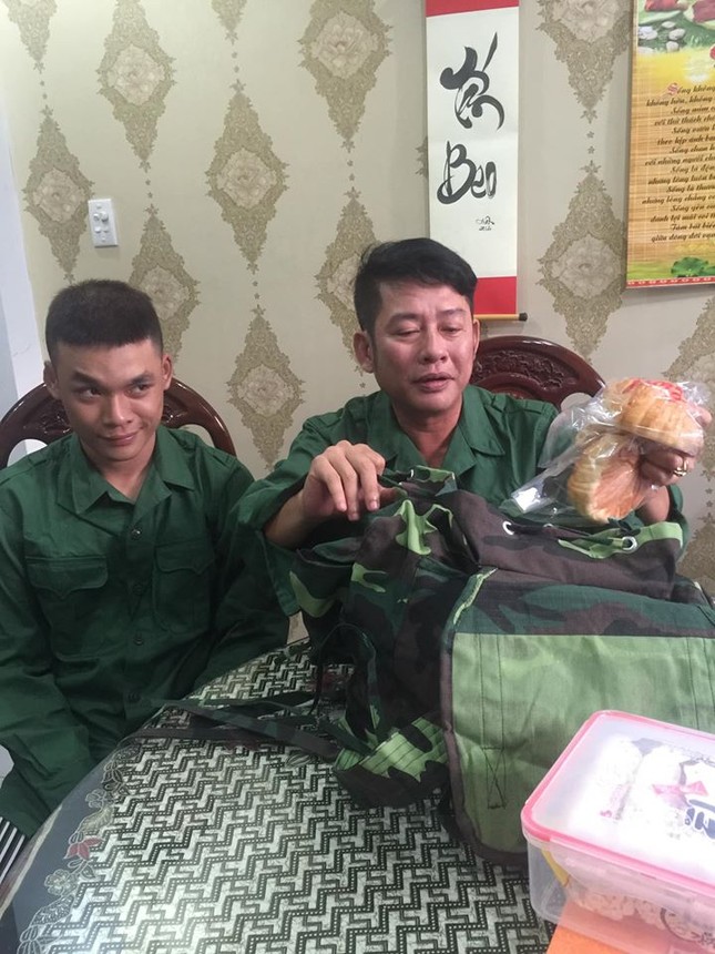 Sống tích cực mùa dịch: Con trai Tấn Beo xung phong vào tuyến đầu chống dịch COVID-19 ảnh 1