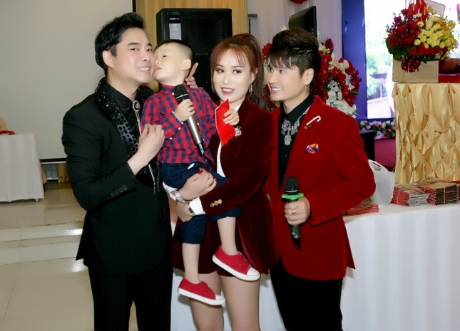 Showbiz 22/4: 'Vua nhạc sàn' Lương Gia Huy ly hôn DJ Chích Chòe ảnh 1