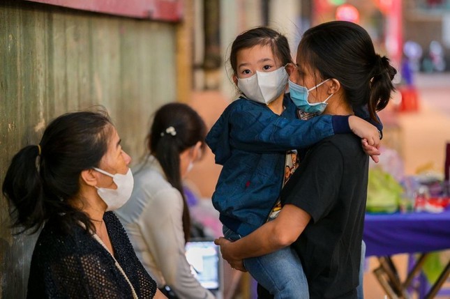 Bạn thân chia sẻ xúc động về hai vú nuôi đang chăm sóc con gái Mai Phương ảnh 2