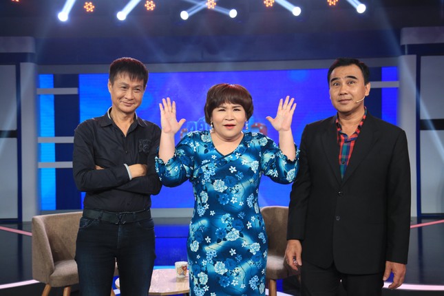 MC Quyền Linh: ‘Diễn viên rất dễ bộc lộ cảm xúc, đôi khi hơi thái quá và dễ bị ném đá’ ảnh 1