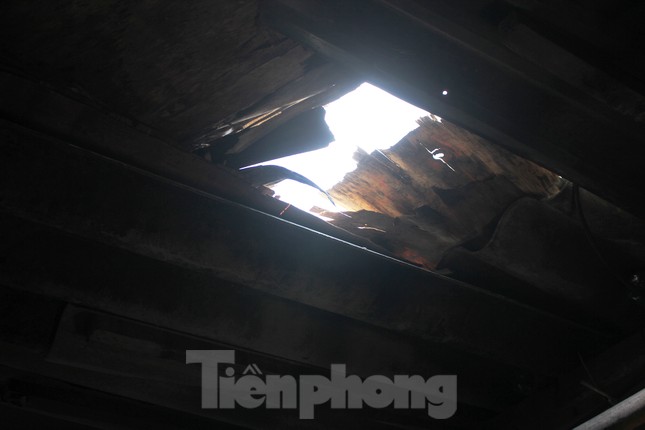 Muôn kiểu chống chọi nắng nóng như 'đổ lửa' của người lao động Hà Nội ảnh 24