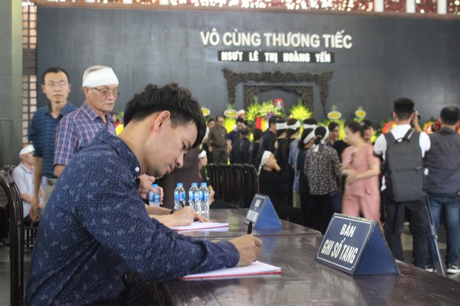 Gia đình, đồng nghiệp tiễn biệt NSƯT Hoàng Yến ảnh 9