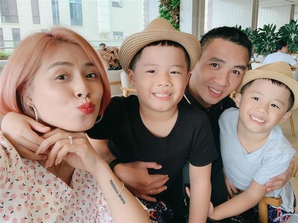 Bất ngờ với cách dạy dỗ và xưng hô của Mạnh Hùng với hai con trai MC Hoàng Linh ảnh 2