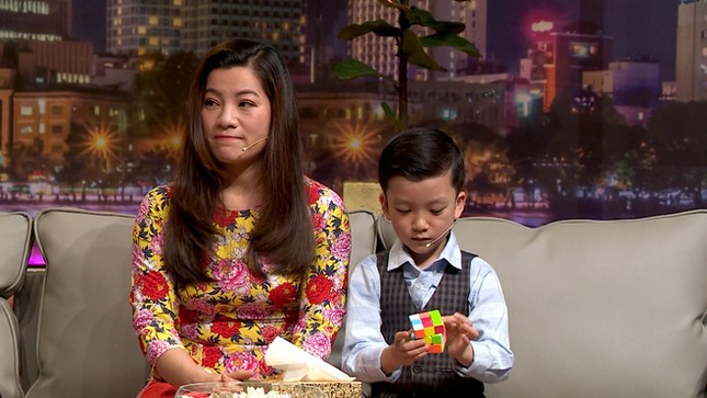 NSND Hồng Vân 'nổi da gà' khi đối đáp với cậu bé 'Siêu trí tuệ' 7 tuổi ở Vĩnh Phúc ảnh 2