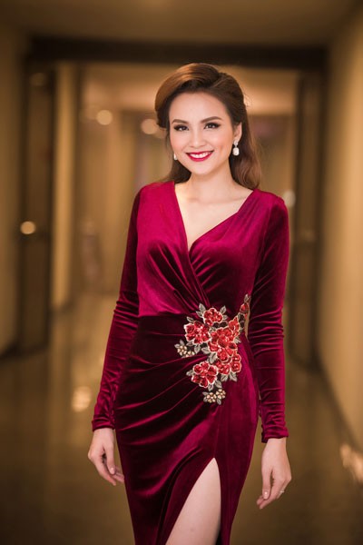 Hoa hậu Diễm Hương: 'Hầu hết người đẹp Vbiz đều chỉnh sửa nhan sắc' ảnh 2