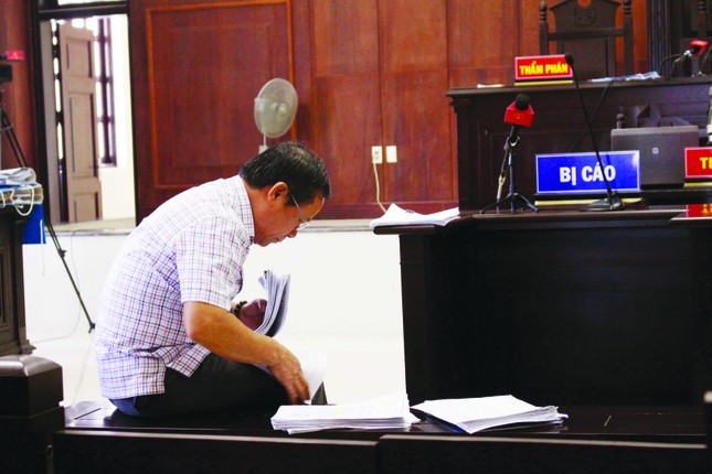 Đi viết ở tòa, về nhà bỏ cơm ảnh 1