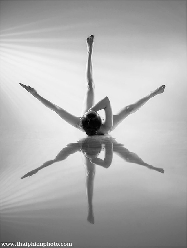Thái Phiên và bộ ảnh nude art yoga độc đáo ảnh 2