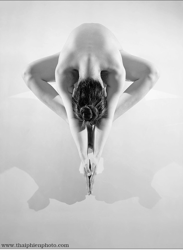 Thái Phiên và bộ ảnh nude art yoga độc đáo ảnh 5