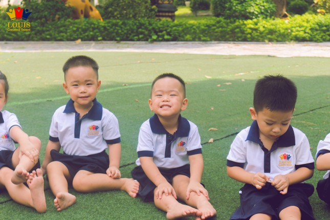 Tận hưởng thiên nhiên trong lành cùng ngôi trường xanh mát nhất Hà Nội ảnh 1