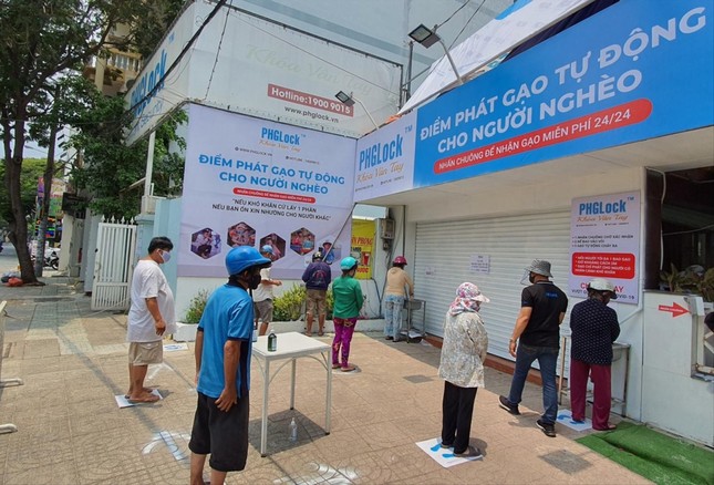 Chuyện về 'cha đẻ' ATM gạo ảnh 1