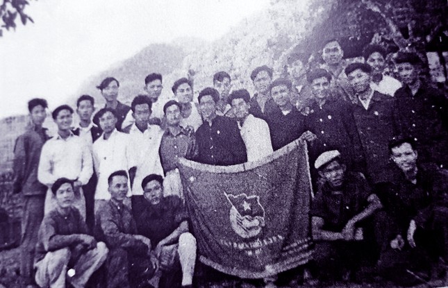 Nhớ con đường tuổi 20 ảnh 2