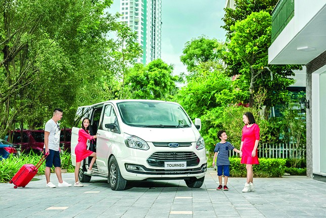 Ford Tourneo chính thức ra mắt: Đáp ứng nhu cầu vận chuyển 7 chỗ cao cấp ảnh 1