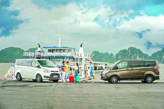 Ford Tourneo chính thức ra mắt: Đáp ứng nhu cầu vận chuyển 7 chỗ cao cấp ảnh 3