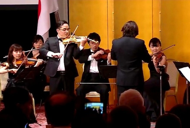 Điều đặc biệt ít biết về 'cha đẻ' đàn violin sứ-anh trai tài năng của Khánh Thi ảnh 1