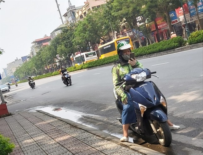 Tôi chạy GrabBike: Những cuốc xe chở niềm hy vọng ảnh 1