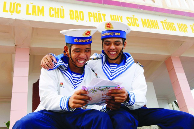 Xuân ấm giữa trùng khơi ảnh 1