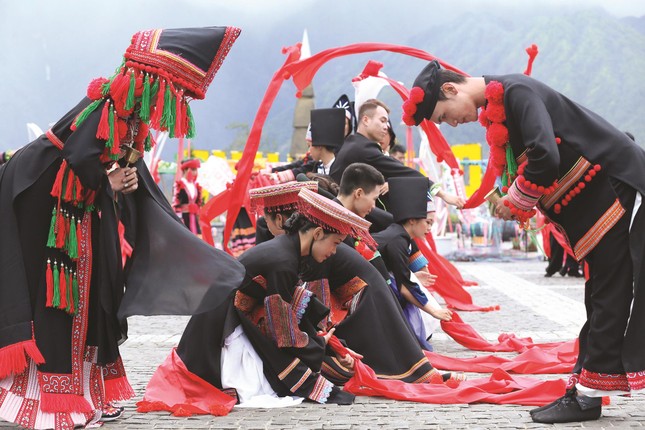 Show 'Vũ điệu trên mây' làn gió mới của du lịch Lào Cai ảnh 1