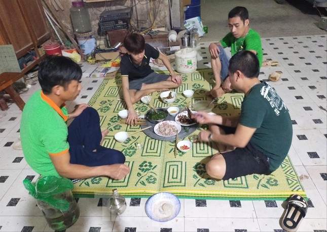 Từ bản xuống phố: Cạm bẫy ảnh 1