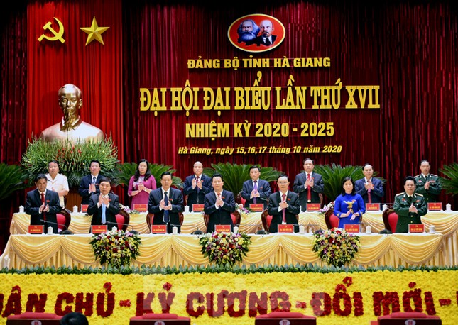 Bầu Đoàn Chủ tịch điều hành đại hội Đảng bộ Hà Giang ảnh 1