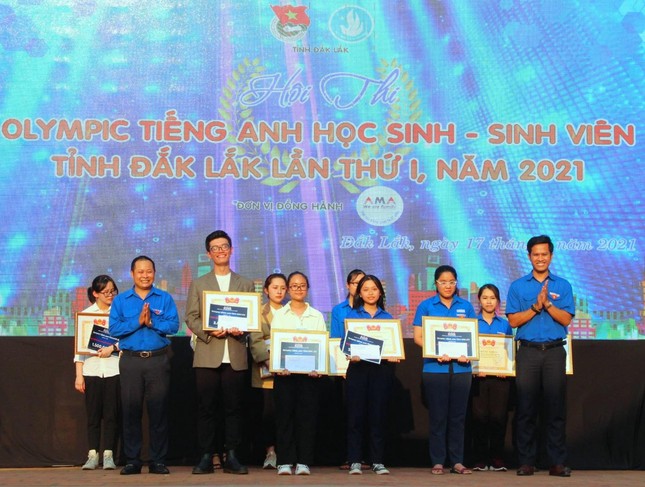 Hai nữ sinh giành chiến thắng Olympic Tiếng Anh HS-SV Đắk Lắk ảnh 4