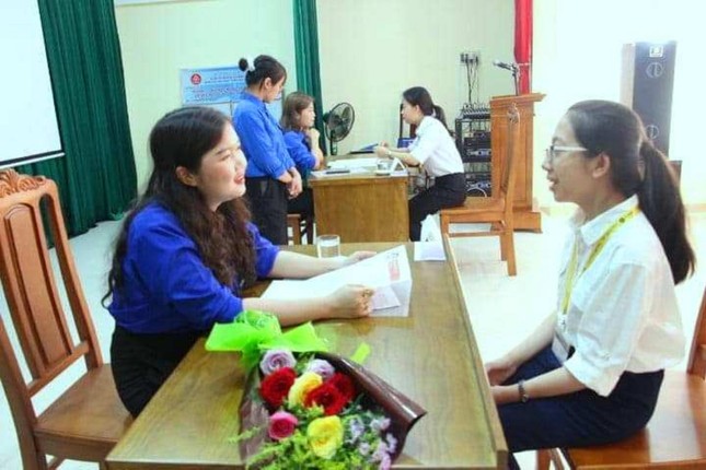 Hai nữ sinh giành chiến thắng Olympic Tiếng Anh HS-SV Đắk Lắk ảnh 2