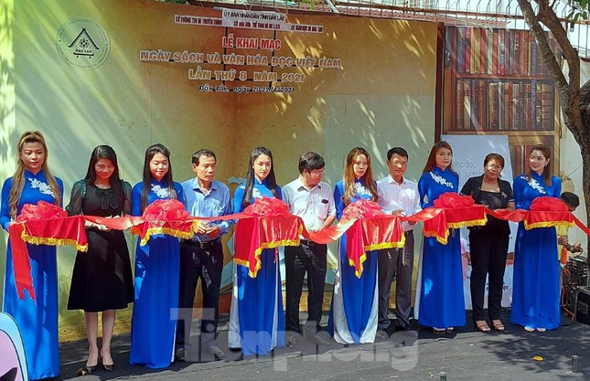 Hai học sinh trường vùng xa là Đại sứ văn hóa đọc tỉnh Đắk Lắk ảnh 1