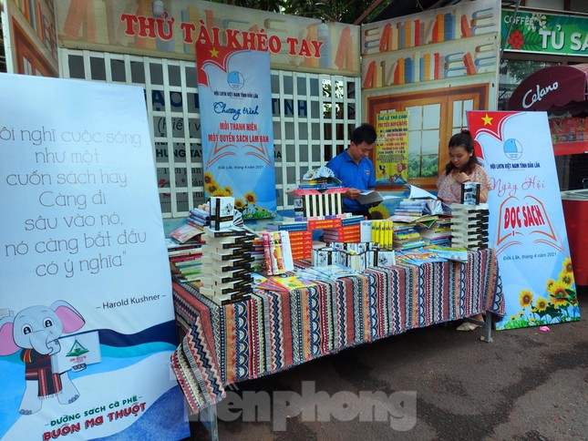 Hai học sinh trường vùng xa là Đại sứ văn hóa đọc tỉnh Đắk Lắk ảnh 4