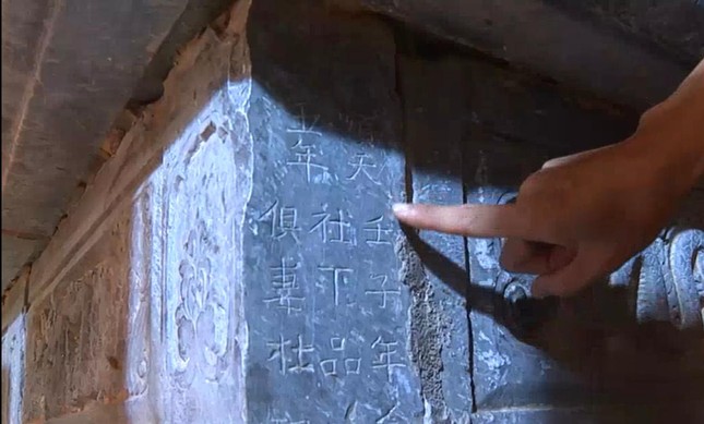 Bảo vật hương án bằng đá gần 600 tuổi ở Bắc Giang ảnh 7