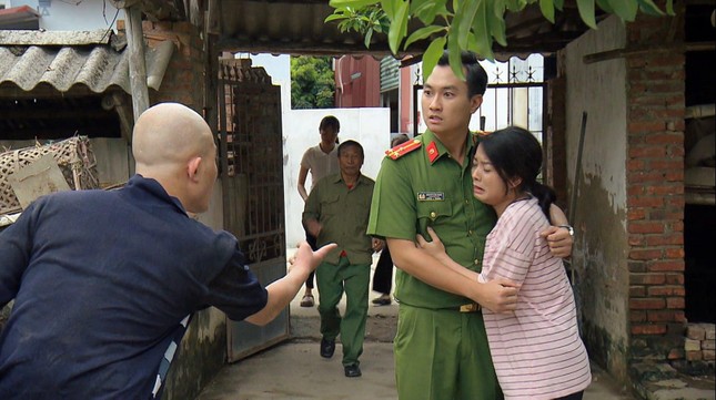 Thương (Lệ Quyên) tiết lộ những cảnh quay 'bầm dập' ở 'Phố trong làng' ảnh 4