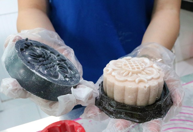 Lồng đèn vỏ lon, bánh trung thu handmade tặng trẻ em vùng sâu ảnh 9