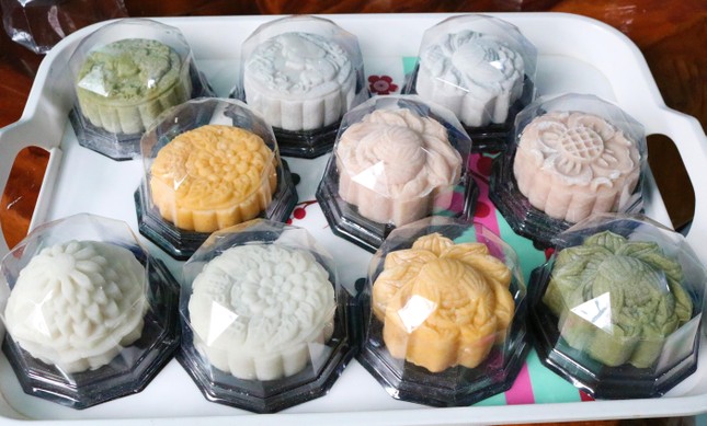 Lồng đèn vỏ lon, bánh trung thu handmade tặng trẻ em vùng sâu ảnh 11