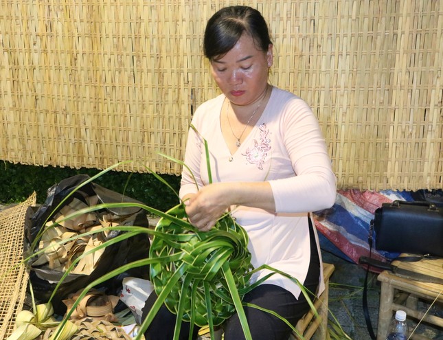 Hàng chục ngàn người đổ về Bến Tre tham quan lễ hội dừa ảnh 8