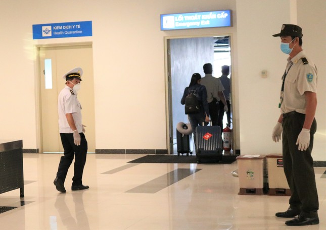 Đón chuyến bay về từ Hàn Quốc, Cần Thơ cách ly 9 người ngay tại sân bay ảnh 10