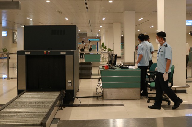 Đón chuyến bay về từ Hàn Quốc, Cần Thơ cách ly 9 người ngay tại sân bay ảnh 2
