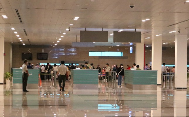 Đón chuyến bay về từ Hàn Quốc, Cần Thơ cách ly 9 người ngay tại sân bay ảnh 3