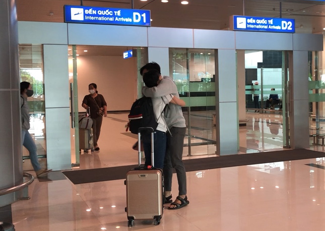 Đón chuyến bay về từ Hàn Quốc, Cần Thơ cách ly 9 người ngay tại sân bay ảnh 8