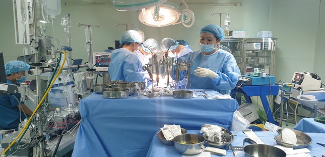Dùng kĩ thuật đỉnh cao trong phẫu thuật tim mạch cứu nam bệnh nhân ảnh 1