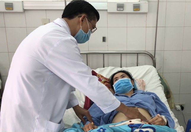 45 phút cứu sống thiếu nữ vỡ gan, đa chấn thương mà không phẫu thuật ảnh 1