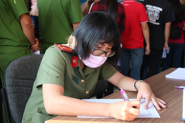 Những 'bóng hồng' mạnh mẽ trong Ngày hội hiến máu Chủ nhật Đỏ ảnh 2