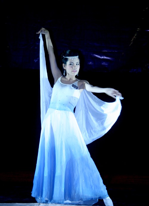 Hà Chi - bông hồng đẹp nhất khoa Luật ảnh 5