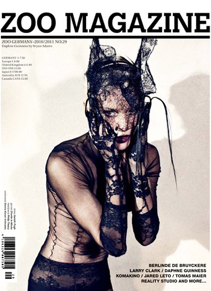 Bìa tạp chí Zoo, người mẫu thể hiện Daphne Guinness, nhiếp ảnh gia Bryan Adams