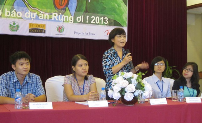 Đại diện nhà tài trợ, ban tổ chức, các em tình nguyện viên